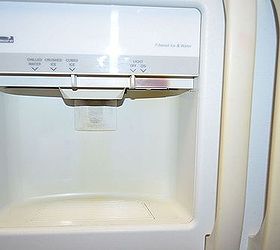 Recuperar el blanco de la zona del dispensador de agua/hielo del congelador Y de los tiradores de la puerta del frigorífico.
