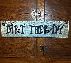 signs from pallet boards, pallet projects, Dirt Therapy pallet sign