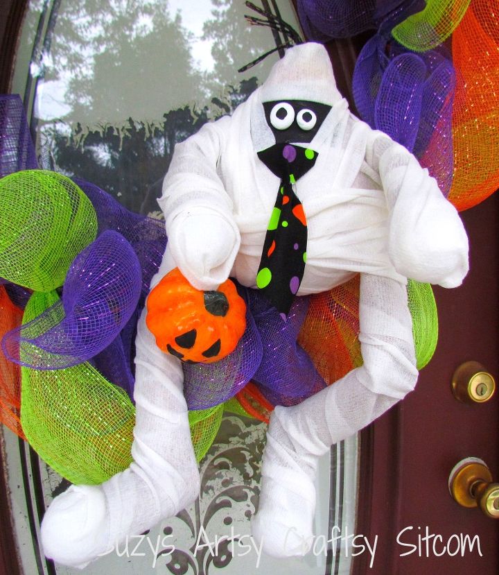 halloween diy mummy wreath, crafts, halloween decorations, seasonal holiday decor, wreaths, Cute Halloween Mummy wreath tutorial