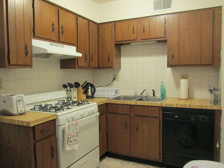 college apartment kitchen makeover, diy, home decor, kitchen cabinets, kitchen design, painting