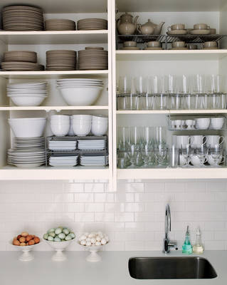organizing your kitchen cabinets, kitchen cabinets, kitchen design, organizing, Is an organized cabinet seem like a distant dream Follow these easy tips
