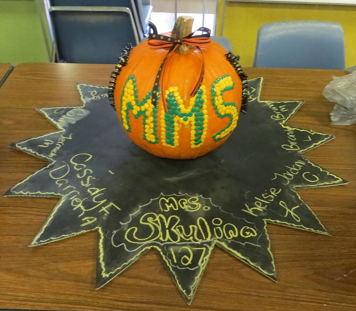 decorate a pumpkin for halloween with thumbtacks, chalk paint, chalkboard paint, crafts, halloween decorations, seasonal holiday decor, School pride pumpkin