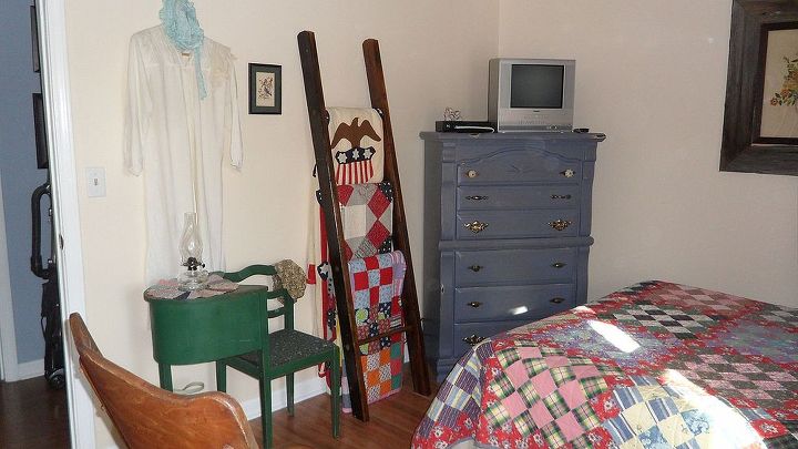 my new old stuff guest bedroom, bedroom ideas, home decor, repurposing upcycling, Quilt ladder and chatting bench