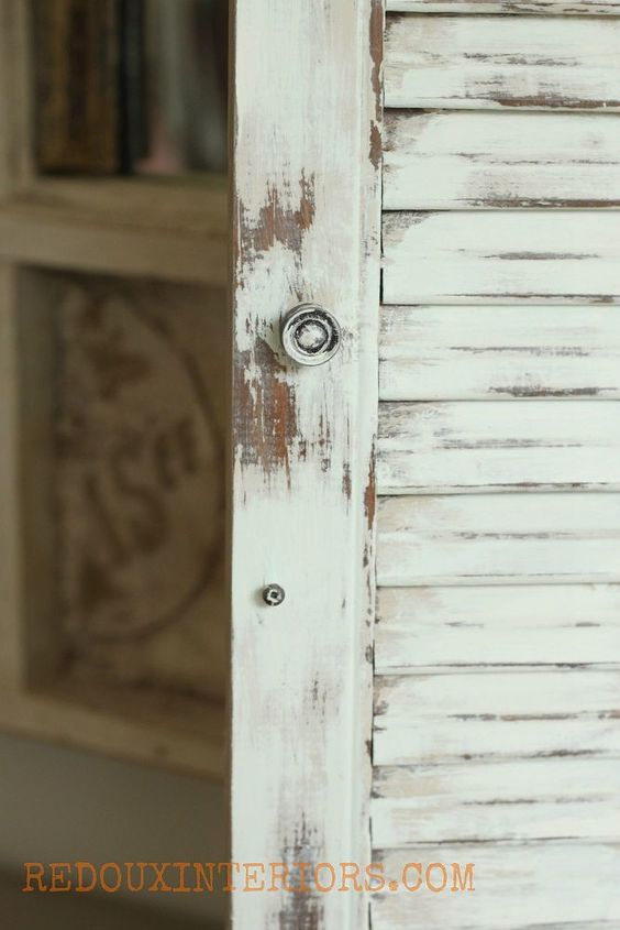 how to paint old shutters and use for decor, After the shutters were painted I used a baby wipe Distressing is mess free and easy use a baby wipe and simply wipe the paint off where you want a chippy or worn look