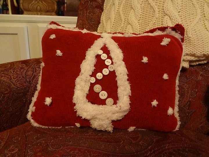 using yarn for a snowy look, christmas decorations, crafts, seasonal holiday decor