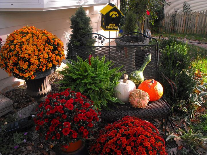 fall and halloween my favorite holidays, gardening, halloween decorations, seasonal holiday d cor, Fall decorations a fun welcome to the front door