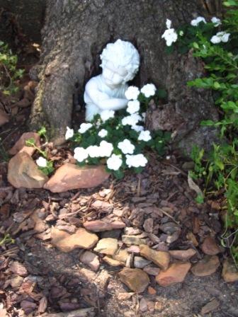 those little tree niches are perfect spots for statuary and other enchanted fairys, gardening