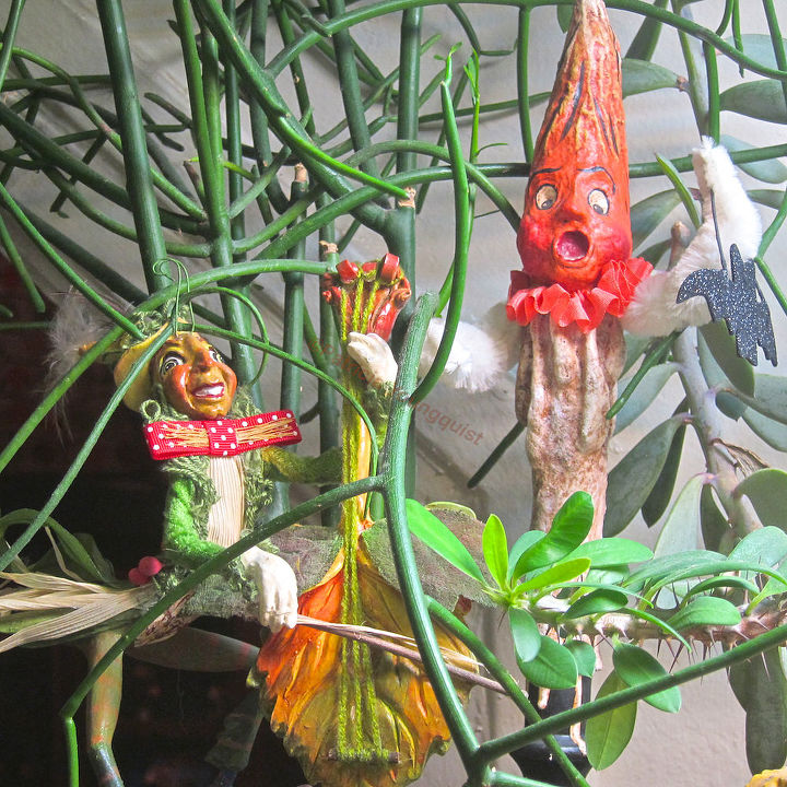 group a wins second coin toss follow up halloween decor part 2 of 4, halloween decorations, seasonal holiday d cor, My musician in residence helps to welcome Mr OMG s return to the succulent garden The bass loving frog was introduced on TLLG s Blogger Pages in March of 2013