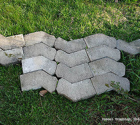 build a walkway with recovered wall retaining blocks, concrete masonry, diy, landscape, outdoor living, Recovered retaining concrete blocks See building instructions