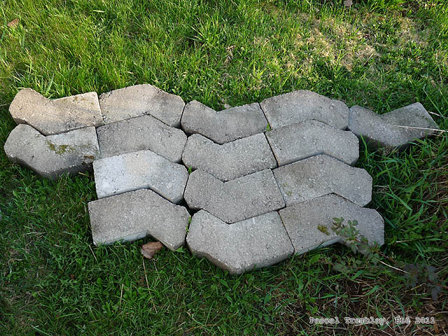 build a walkway with recovered wall retaining blocks, concrete masonry, diy, landscape, outdoor living, Recovered retaining concrete blocks See building instructions