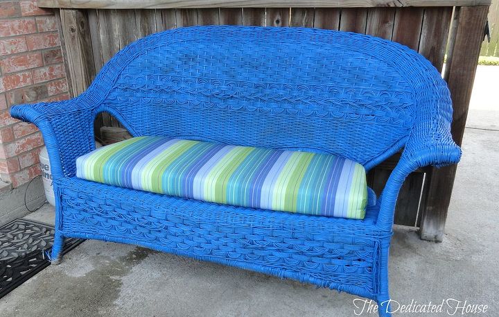 painting outdoor furniture, outdoor furniture, outdoor living, painted furniture, Painted wicker settee
