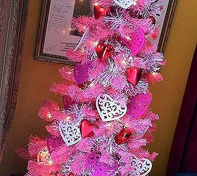 valentine tour welcome to the love shack, christmas decorations, seasonal holiday d cor, valentines day ideas, Our after Christmas clearance Christmas tree Decorated on a dime