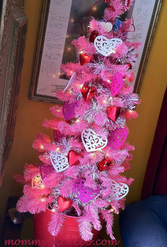 valentine tour welcome to the love shack, christmas decorations, seasonal holiday d cor, valentines day ideas, Our after Christmas clearance Christmas tree Decorated on a dime