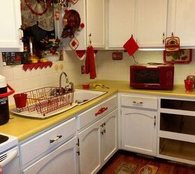 kitchen reveal, countertops, flooring, home decor, kitchen design, Before Old Harvest Gold Counter tops