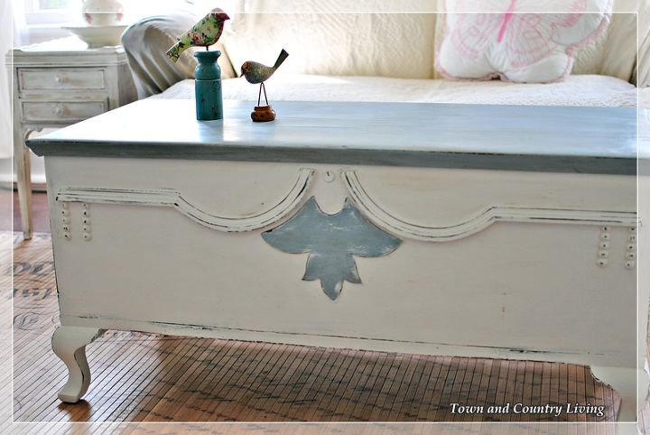 boring blanket chest gets a makeover, chalk paint, painted furniture, The after photo