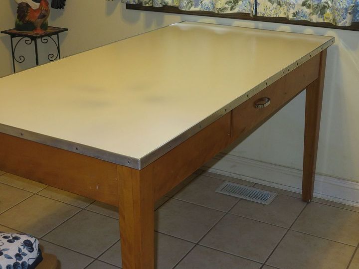 would love some info on this table, painted furniture
