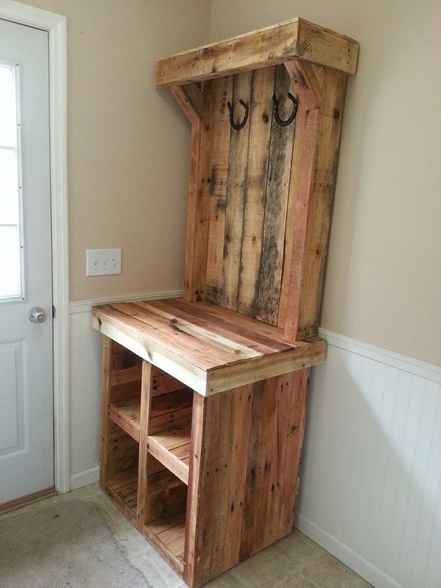 Pallet Coat Rack Hometalk, How To Make A Coat Stand Out Of Pallets
