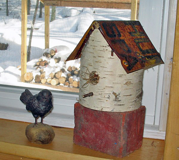 birch birdhouses, crafts, An old rusty hunting sign makes up the roof of this one