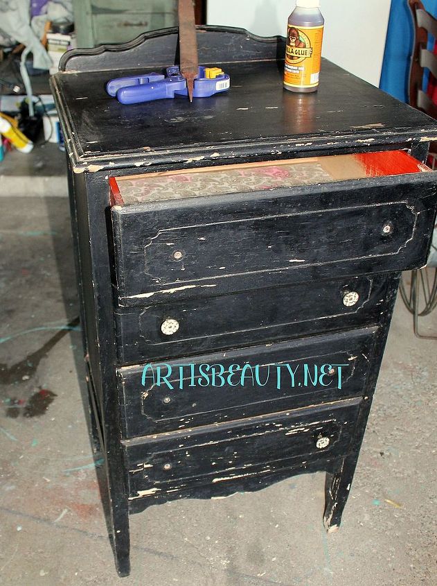 salvaged dresser turned blue green beauty queen, painted furniture, this was what it looked like when I got it It was bad and it kinda smelled funny