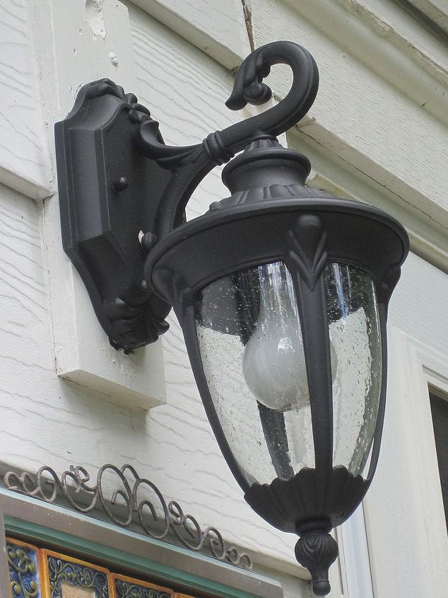 how to chose the perfect light fixture, curb appeal, lighting, Hello new fixture with seeded glass and a black finish and only ONE light bulb to get the job done yay