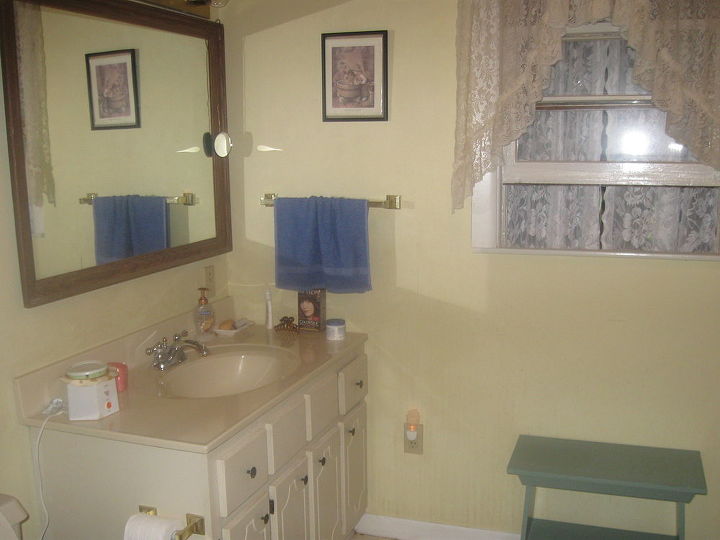 i need some help figuring out what to do with our bathroom i want a different color, bathroom ideas, painting