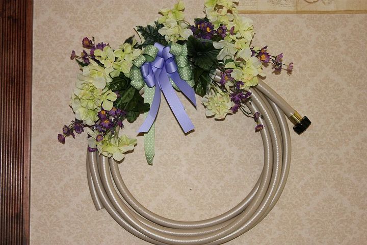 watering hose wreath tutorial, crafts, flowers, gardening, wreaths, This is the wreath I made for my neighbor