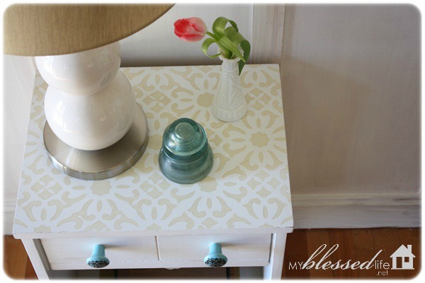 laminate nightstand makeover, painted furniture, Stenciled Top Detail