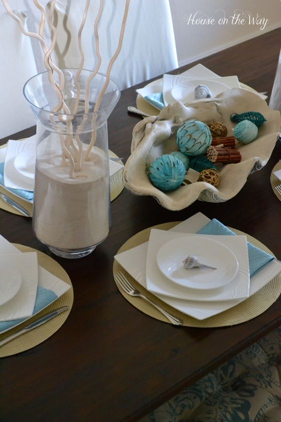 summer tablescape at the beach, home decor, Square and round plates add extra interest to the table