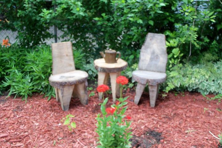cute tree trunk table and chairs for the garden, gardening, outdoor living, repurposing upcycling, tree trunk table and chairs