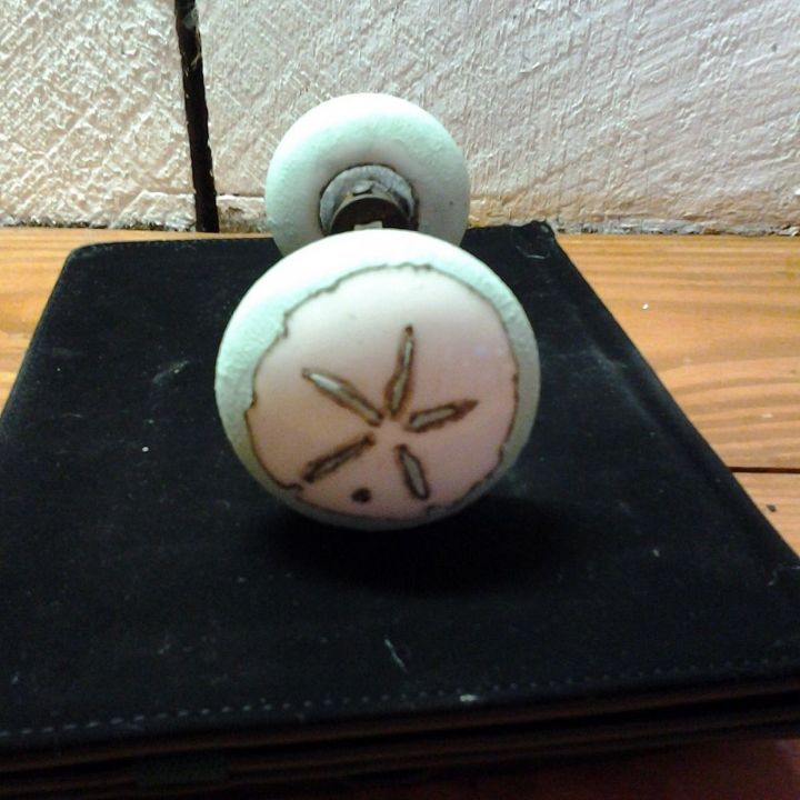 hand painted sand dollar door knobs for the house in waveland, crafts, doors, painting, repurposing upcycling