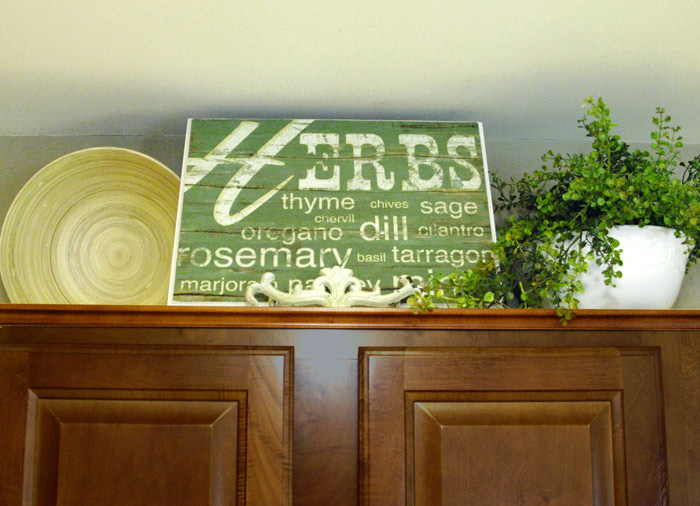 decorating with the pantone color of the year, home decor, The decorations above my stove Feeling emerald y