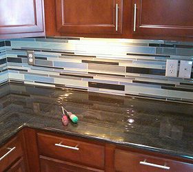 glass tiled kitchen backsplash, kitchen backsplash, kitchen design, tiling