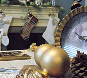 christmas in the living room, christmas decorations, living room ideas, seasonal holiday decor, simple neutral vignette on the coffee table