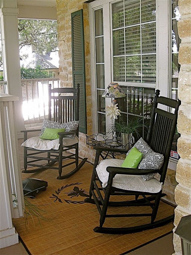 summertime porch, curb appeal, outdoor living, new pillows and lamp shade were added