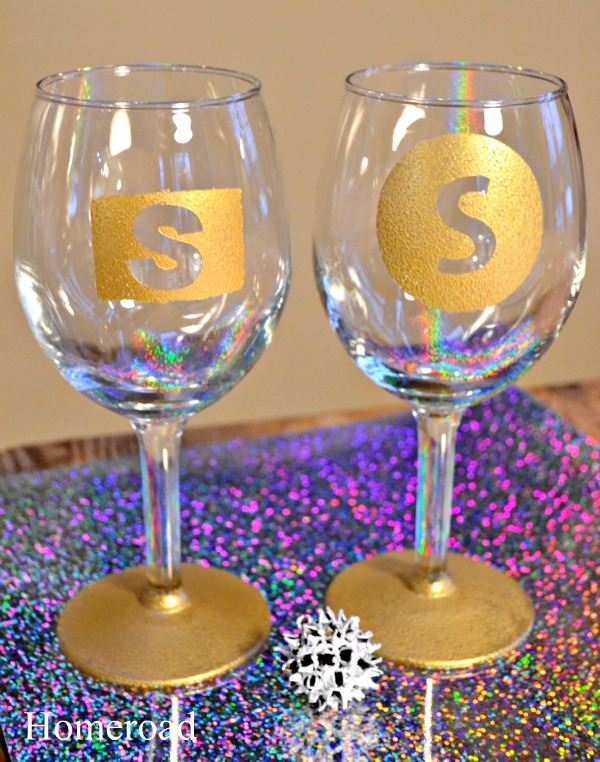 copas de vino con monograma y chispas, Pinta alrededor de la base para a adir brillo Brillo de oro de 14 quilates