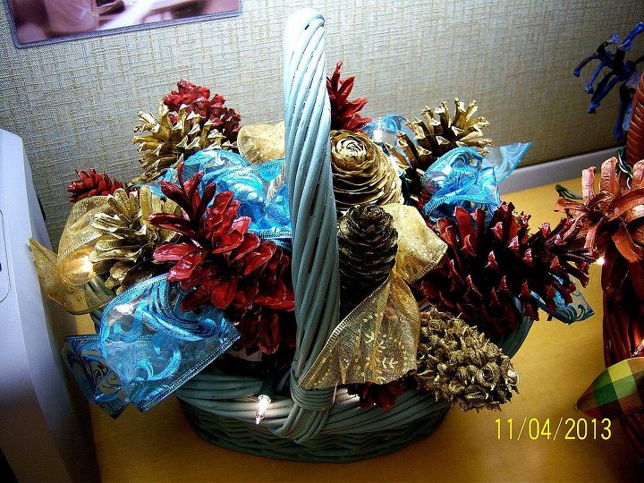 lighted christmas baskets, christmas decorations, crafts, seasonal holiday decor