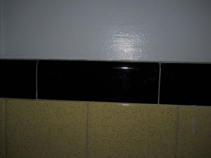 paint color for a bathroom with old yellow black tiles