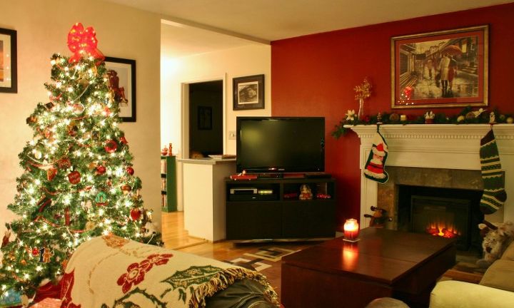 cozy red home christmas tour, seasonal holiday d cor, Our cozy red Christmas living room