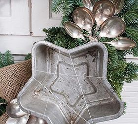 a vintage tin jelly mold star wreath, seasonal holiday decor, wreaths, A fun way to use a vintage tin jelly mold and spoons