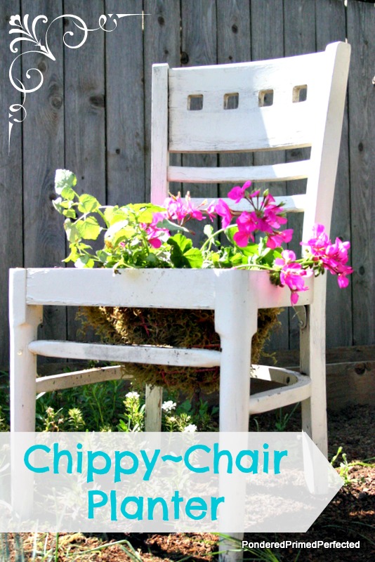 jardineras en forma de silla en el jardn