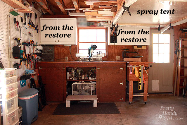 garaje y taller organizados, La adici n de dos armarios sobre el banco de trabajo a adi almacenamiento sin polvo