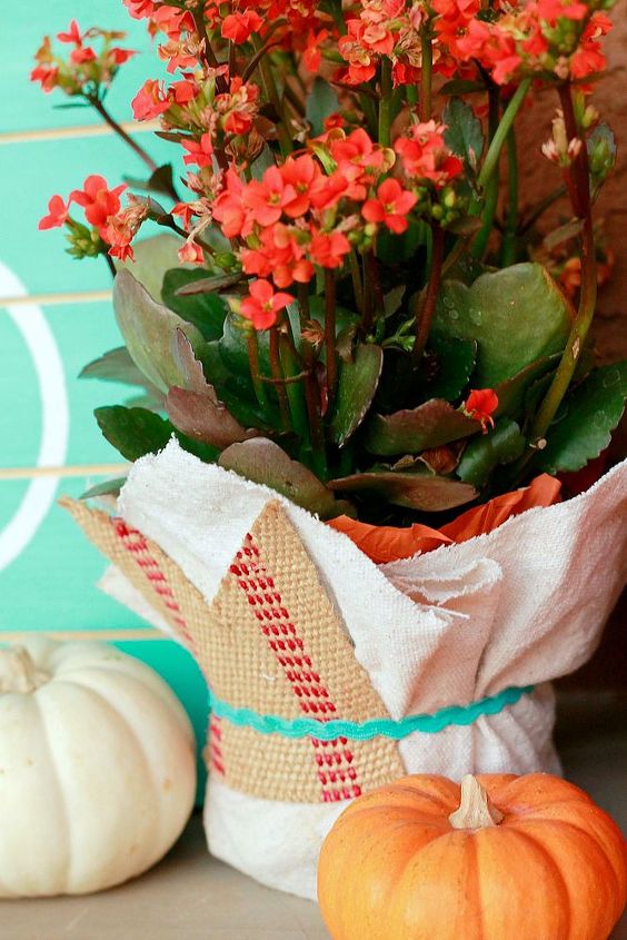 small bursts of fall on the porch, porches, seasonal holiday decor, wreaths, Grocery store flowers get a lift with dropcloth and upholstery webbing