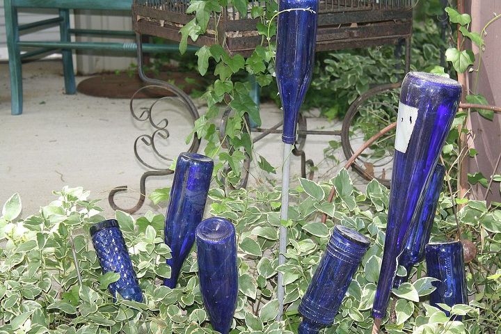 my funky old bottle tree, gardening, repurposing upcycling, BLUE FOR COLOR IN MY BARN IVY AND VINCA GARDEN