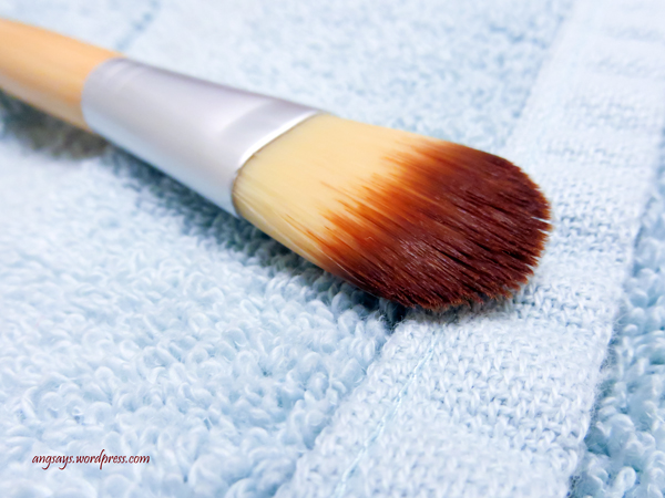 how to clean makeup brushes, cleaning tips, Lay flat to dry