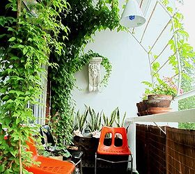 reclaim your backyard with a privacy fence, Green Balcony Privacy Fence via Upcycled Treasures