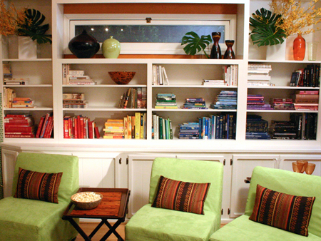 here are 6 easy steps to makeover those bookcases when staging a home for sale, real estate