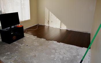 Remodelación de la sala de estar - Instalación de madera dura, Día 1