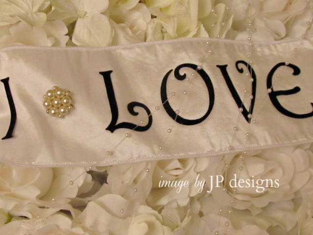 a banner re do on a rose heart wreath, crafts, seasonal holiday decor
