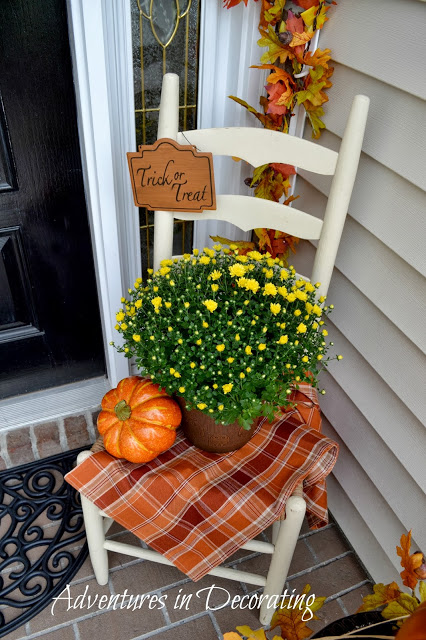 tour 25 fall porches, porches, seasonal holiday decor, wreaths, Sweet vignette from Adventures in Decorating