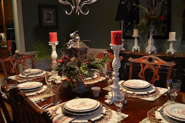 christmas tablescape for dinning room, christmas decorations, seasonal holiday decor, Tablescape in the evening light
